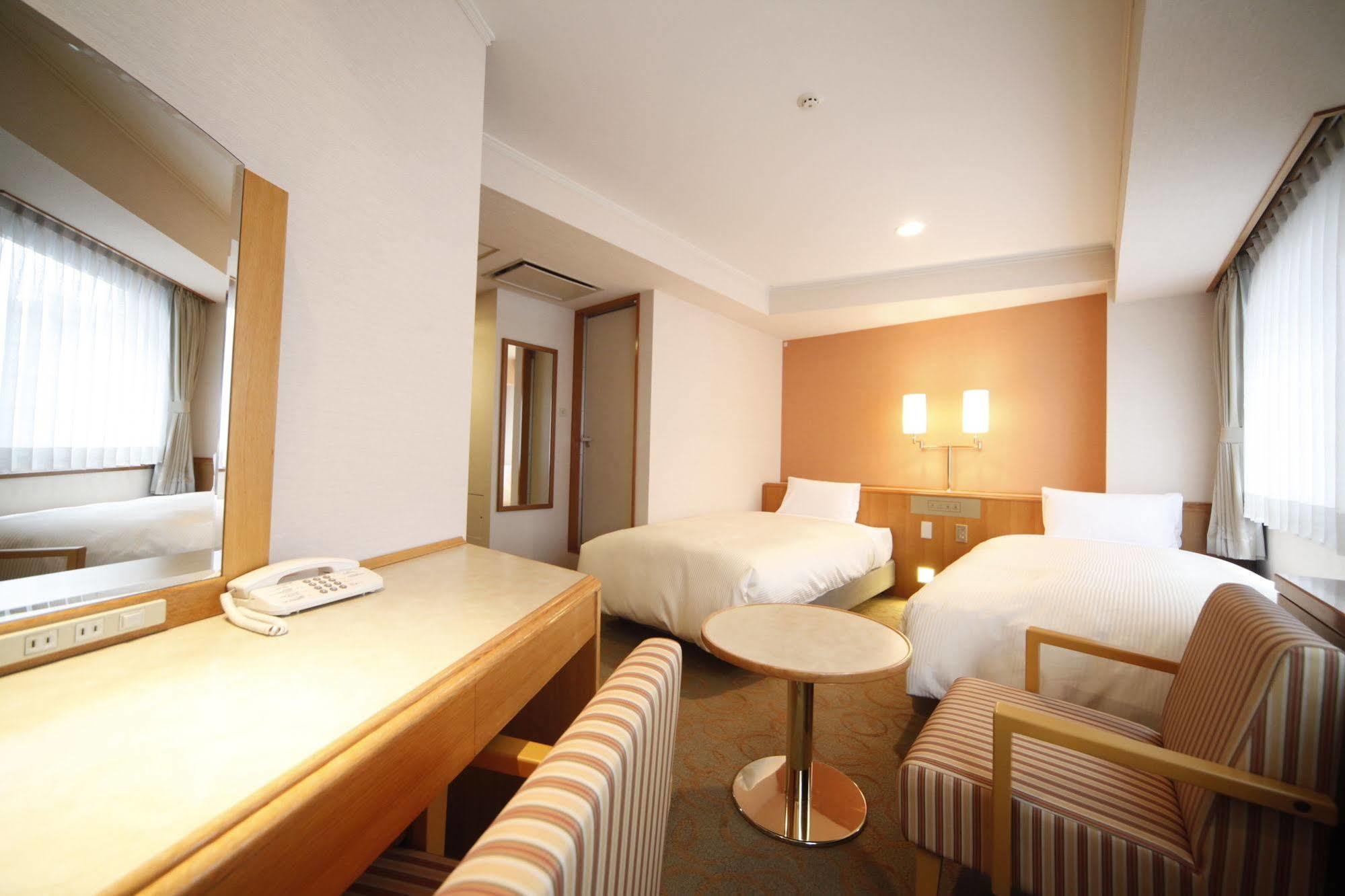 Vessel Inn Ueno Iriya Station Tokio Buitenkant foto